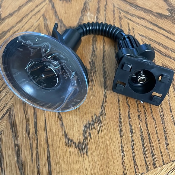 New Case Logic Car Mount Kit for Mobile Phones (Universal) - Picture 9 of 13